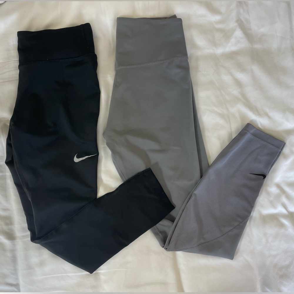 Bundle of 2 Nike leggings with mesh, size small